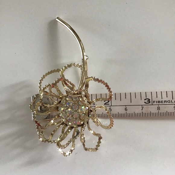 Sarah Coventry Vintage Gold Tone Brooch Pin and Clip-on Earrings Set Demi Parure - Picture 7 of 10